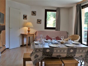 Dining - 3-room apartment for 6 with pool, pets allowed in Risoul 1850 (Risoul)