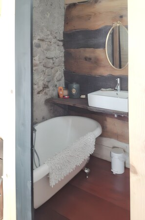 Bathtub - Homerez - House in Puivert. (Puivert)