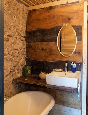 Bathtub - Homerez - House in Puivert. (Puivert)