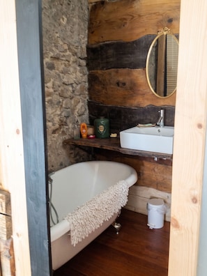 Bathtub - Homerez - House in Puivert. (Puivert)