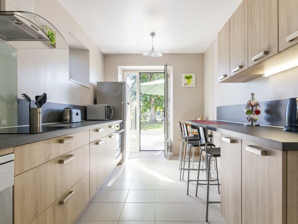 Fridge, microwave, dishwasher