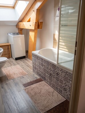 Bathtub - Homerez - Spacious House in Gérardmer (Gérardmer)