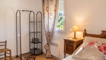 4 bedrooms, iron/ironing board, travel cot, free WiFi