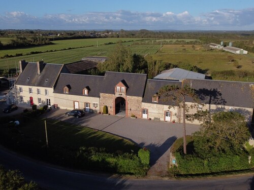 Charming stone house near Utah Beach