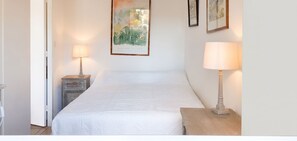 Iron/ironing board, travel crib, free WiFi