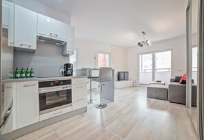 Apartemen (Jes) | Dapur pribadi | Lemari es besar, oven, kompor, dan mesin pencuci piring