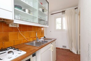 冰箱、微波炉、烤面包机、厨具/餐具