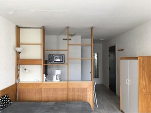 Room - Central Studio with Pool Access and Sea View in Biarritz (Biarritz)