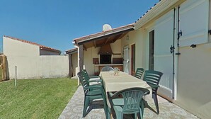 Unclassified image, 2 of 18, button - Cozy 2-BR Beach House with Terrace, BBQ, and Parking - 400m from La Sauzaie Beach (Bretignolles-sur-Mer)
