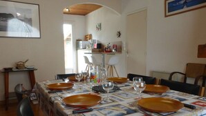 Unclassified image, 5 of 18, button - Cozy 2-BR Beach House with Terrace, BBQ, and Parking - 400m from La Sauzaie Beach (Bretignolles-sur-Mer)
