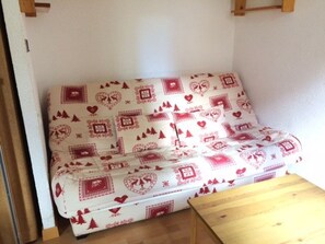 Room - Cozy Ski-In/Ski-Out Studio, Mountain Views, Sleeps 8, Central Risoul (Risoul)