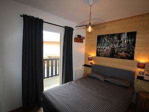 2 bedrooms