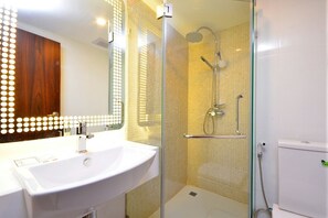 Studio | Dusche im Bad