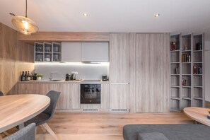 Fridge, microwave, oven, dishwasher