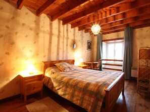 3 bedrooms, internet, bed sheets