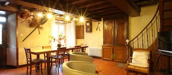Charming House with Garden, Fireplace, and Modern Amenities in Peaceful Countryside Setting