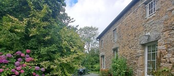 Charming stone house with private garden, pets allowed