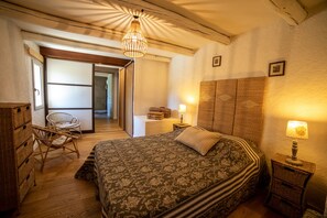 4 bedrooms, iron/ironing board, free WiFi, bed sheets - L' OUSTAOU LES FORTUNES 3-star Provence farmhouse (Ansouis)