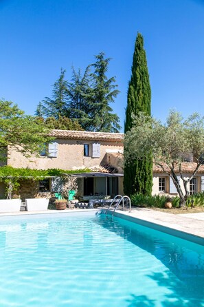 Outdoor pool - L' OUSTAOU LES FORTUNES 3-star Provence farmhouse (Ansouis)