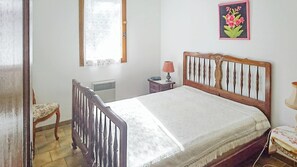 3 bedrooms, iron/ironing board, Internet