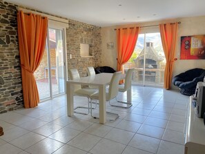 Dining - F5 Villa in Banyuls-sur-Mer, terrace, garage, air conditioning near beach (Banyuls-sur-Mer)