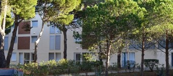 Cozy 3-Room Apt for 6 near Port - Parking, WiFi, TV - Pet Friendly