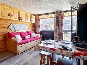 TV - Renovated studio, center, balcony, near lifts (Les Menuires)