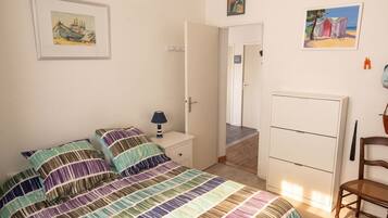 3 chambres, fer et planche à repasser, lit parapluie, Wi-Fi gratuit