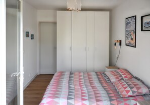 3 bedrooms, iron/ironing board, Internet