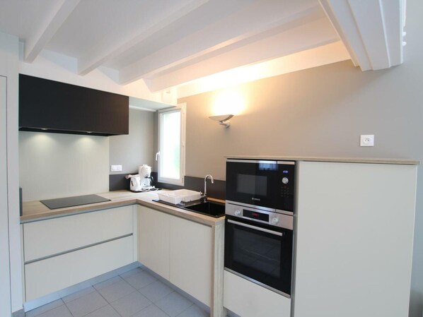 Køleskab, mikrobølgeovn, opvaskemaskine