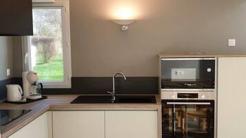 Réfrigérateur, micro-ondes, lave-vaisselle