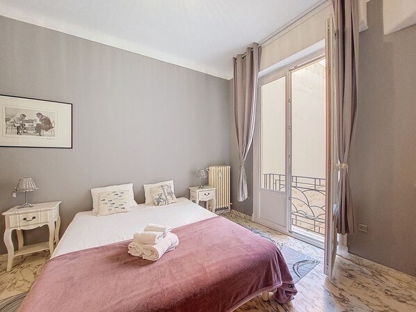 2 bedrooms, iron/ironing board