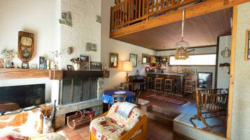 Televisie en een open haard