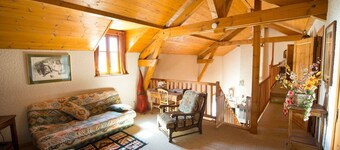 Villa grande familiar con terraza, jardín y parking, a 5 minutos del centro de Briançon, para 12/14 personas