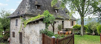 Homerez - Einladendes Haus in Senezergues mit Bergblick
