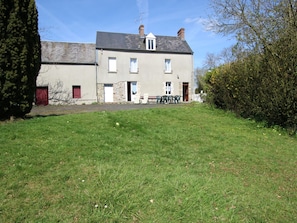 Exterior - Charming Rustic Home Near D-Day Beaches with Large Garden and BBQ (Saint-Fromond)