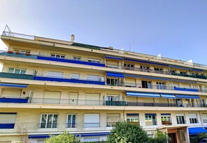 Exterior - N&J - SOLAR  - Baumettes district (Niza)