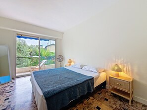 1 bedroom, iron/ironing board