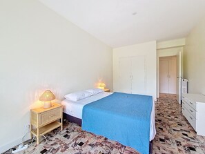 1 bedroom, iron/ironing board