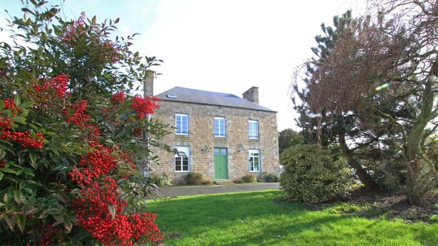 Exterior - Charming Family Home with Scenic View, Close to Mont St-Michel, Sleeps 14, Petanque, Kids' Area (Isigny-le-Buat)
