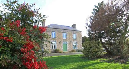 Grande maison familiale proche Mont St-Michel, 5 chambres avec SDB privées, jardin et terrain de pétanque