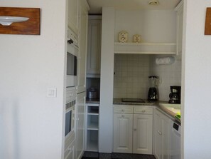 Micro-ondes, lave-vaisselle, congélateur