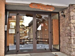 Exterior detail - Ski-in/Ski-out Studio with Mountain View – Sleeps 4, Central Risoul Location (Risoul)