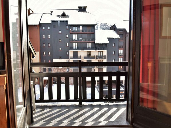 Interior - Ski-in/Ski-out Studio with Mountain View – Sleeps 4, Central Risoul Location (Risoul)