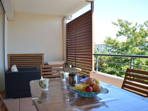 Spacieux 3 pièces avec terrasse, piscine et garage, à 2 pas de la plage – Saint Raphaël