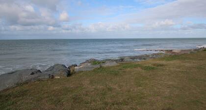 Charming Stone House with Enclosed Garden, Near Surville's Haven, Pet-Friendly, Optional Cleaning Service