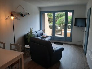 TV - Ideal Location: Steps from Beach & Shops in Seignosse (Seignosse)