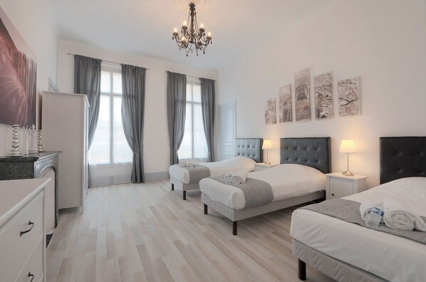 3 bedrooms, in-room safe, iron/ironing board, WiFi - 5 min walk to the sea, the Croisette and the Palais des Festivals (Cannes)