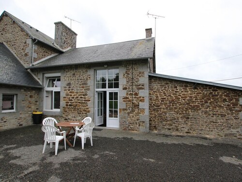 Semi-detached house in St-James, pets allowed, 2 ppl.