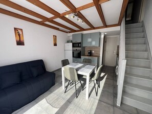 Interior - Charming 2-Bedroom Villa, Terrace, 250m to Beach, Sleeps 6, Quiet Area (Port Leucate)